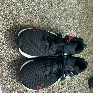 I’m selling these puma running shoes. They were only used two times